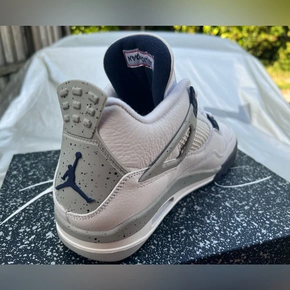 Air Jordan, Midnight Navy 4s. 11M. New with Box and proof of purchase from Nike